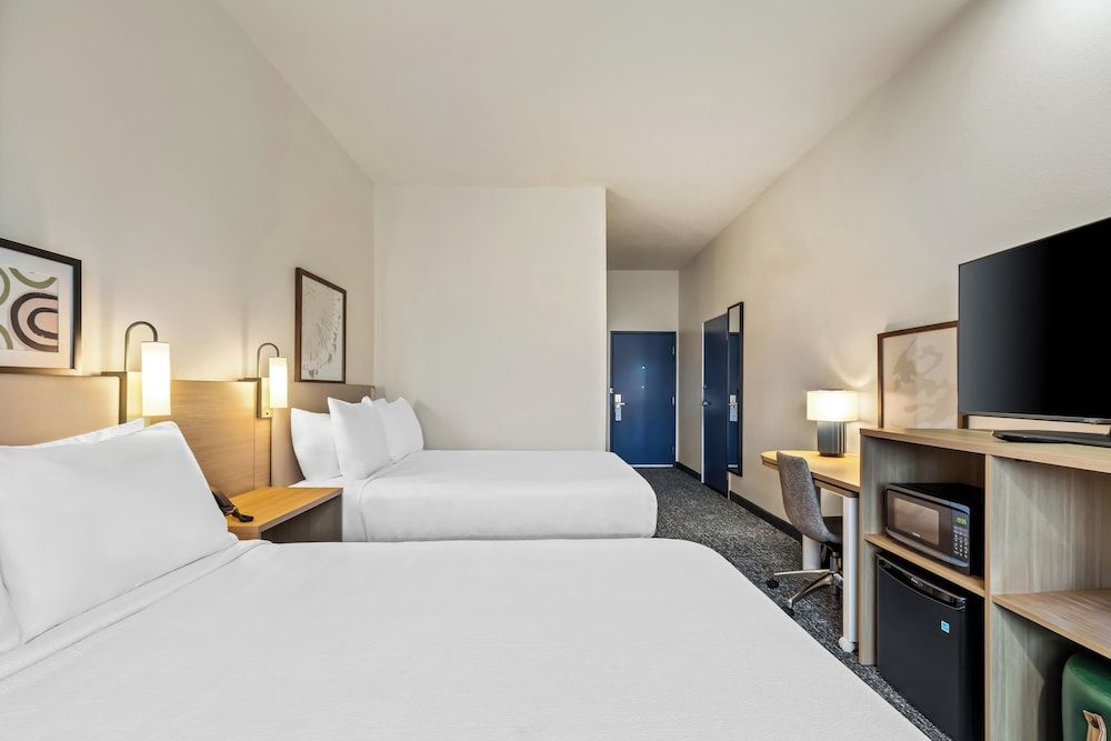 Room, 2 Queen Beds, Accessible (Mobility & Hearing, Roll-in Shower)