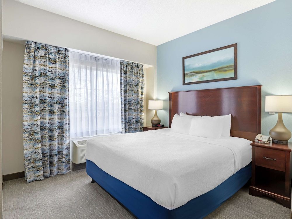 Best Western Plus Crossroads Inn & Suites