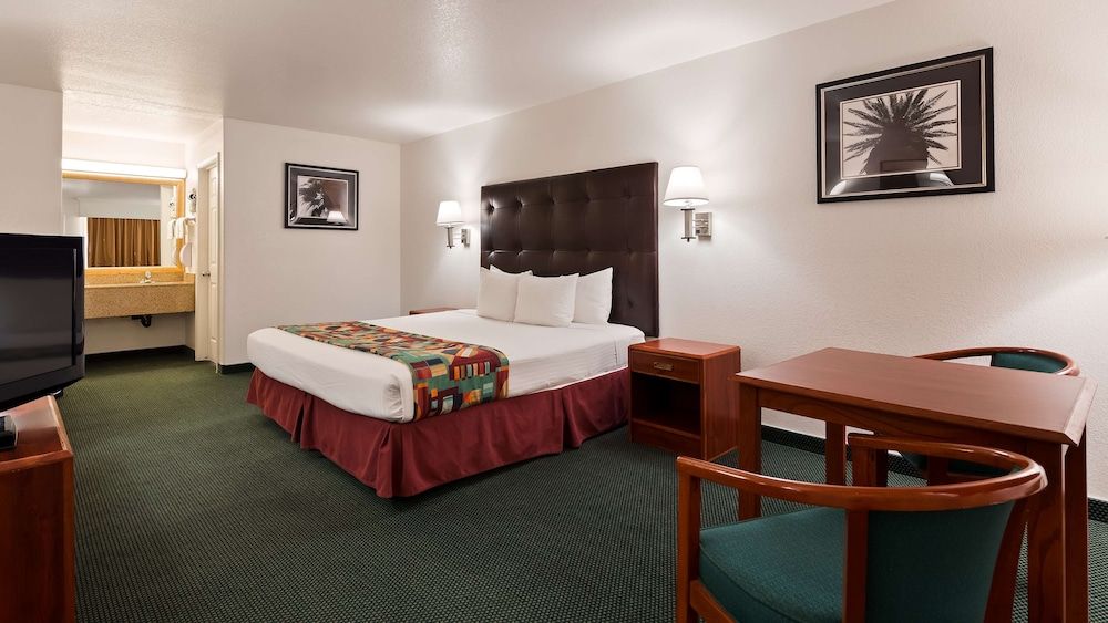 Standard Room, 1 King Bed, Non Smoking, Refrigerator & Microwave