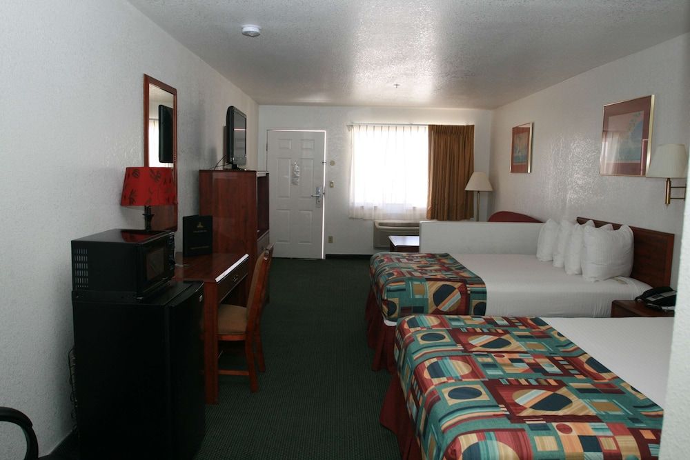 Suite, 2 Queen Beds, Non Smoking, Refrigerator & Microwave (with Sofabed)