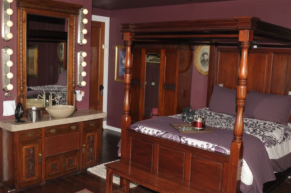 The Collins Inn and Seaside Cottages - Adults Only Deluxe Room, 1 Queen Bed, Jetted Tub, Beach View 7