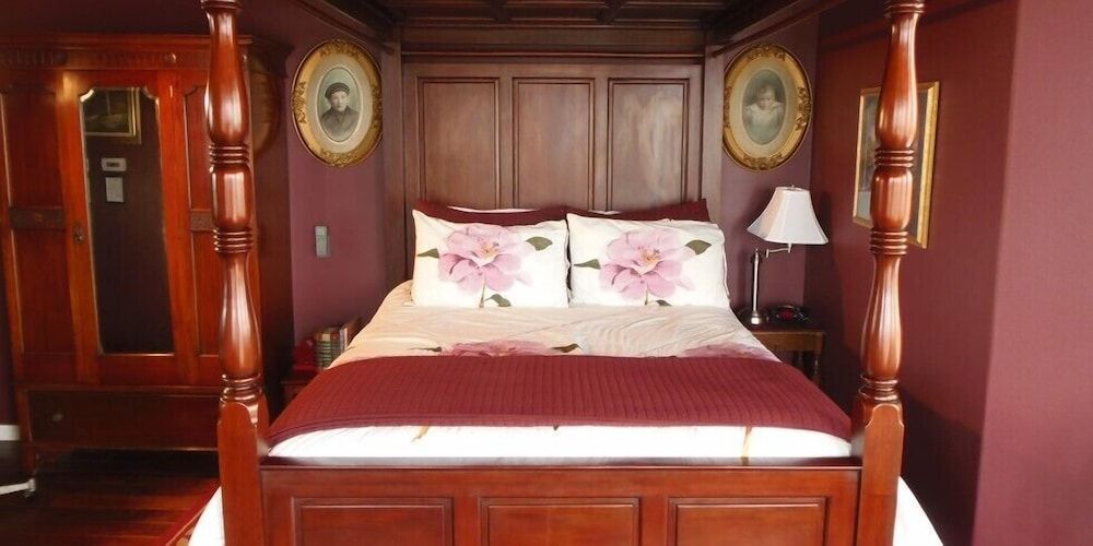 The Collins Inn and Seaside Cottages - Adults Only Deluxe Room, 1 Queen Bed, Jetted Tub, Beach View