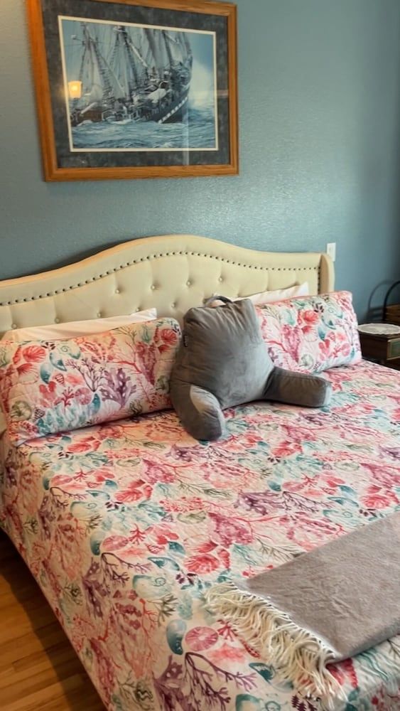 The Collins Inn and Seaside Cottages - Adults Only Grand Studio Suite, 1 King Bed