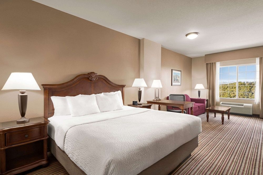 Deluxe Suite, 1 King Bed, Non Smoking