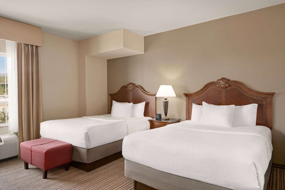 Deluxe Suite, 2 Queen Beds, Non Smoking (One-Bedroom)