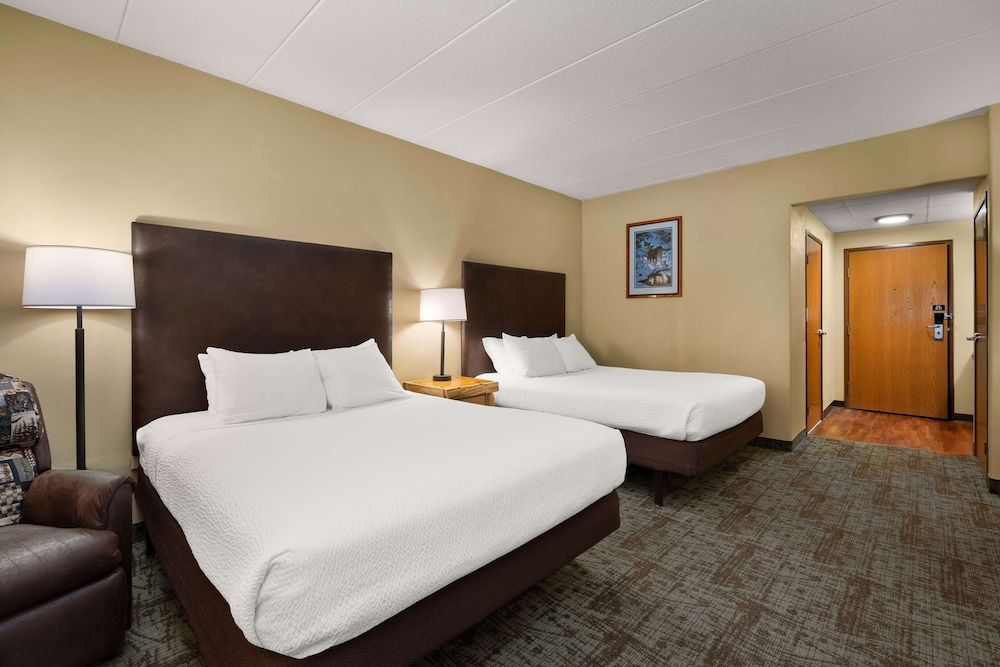 Best Western Northwoods Lodge Standard Room, 2 Queen Beds, Accessible, Refrigerator & Microwave 2