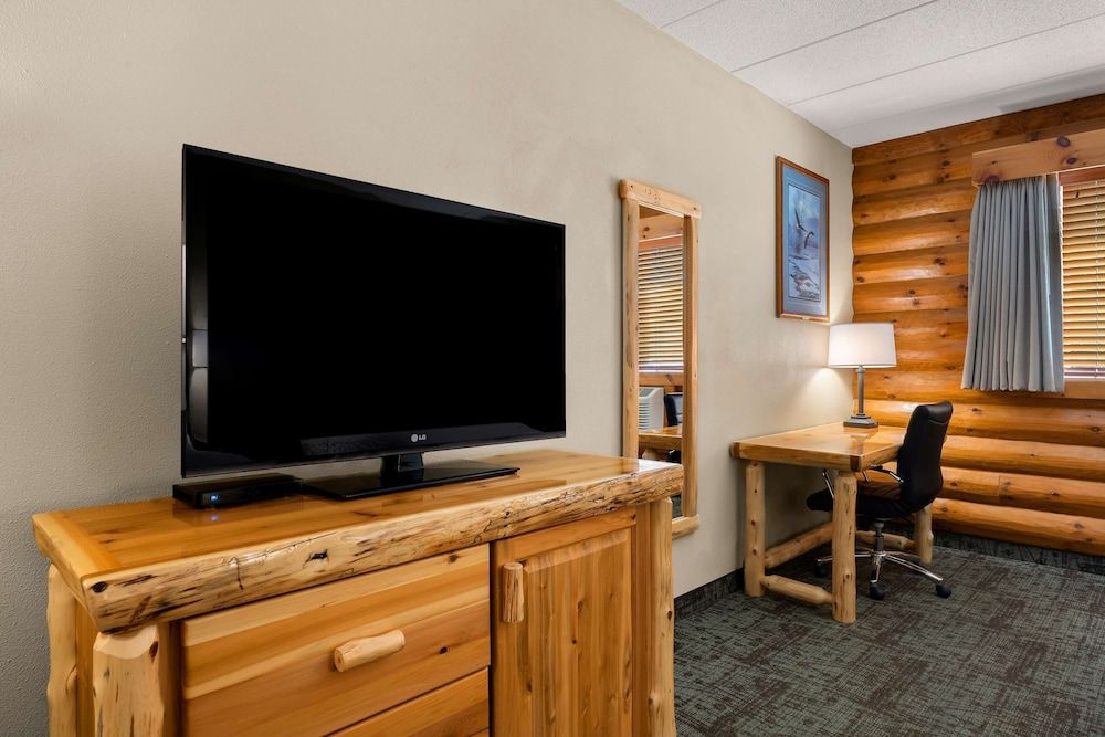 Best Western Northwoods Lodge Standard Room, 2 Queen Beds, Accessible, Refrigerator & Microwave 5