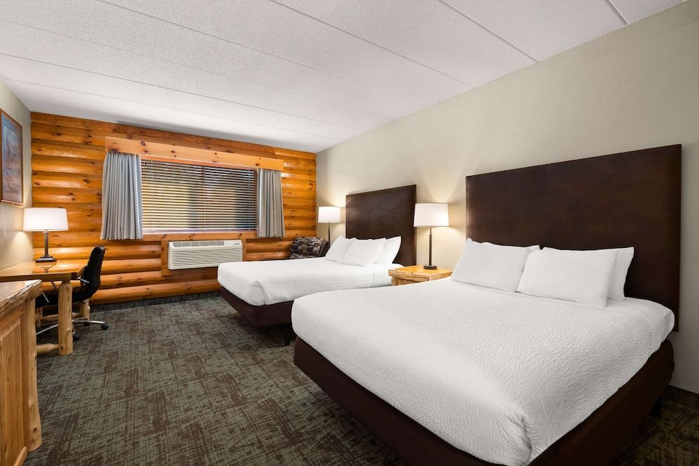 Best Western Northwoods Lodge Standard Room, 2 Queen Beds, Non Smoking, Refrigerator & Microwave