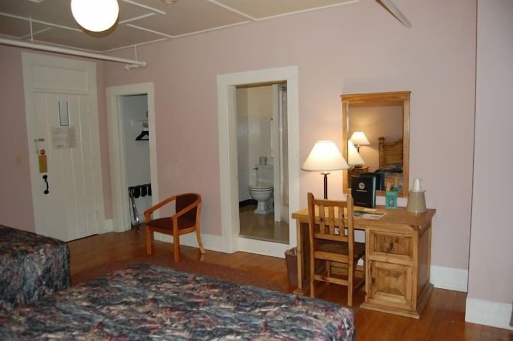 Superior 1 Queen Room