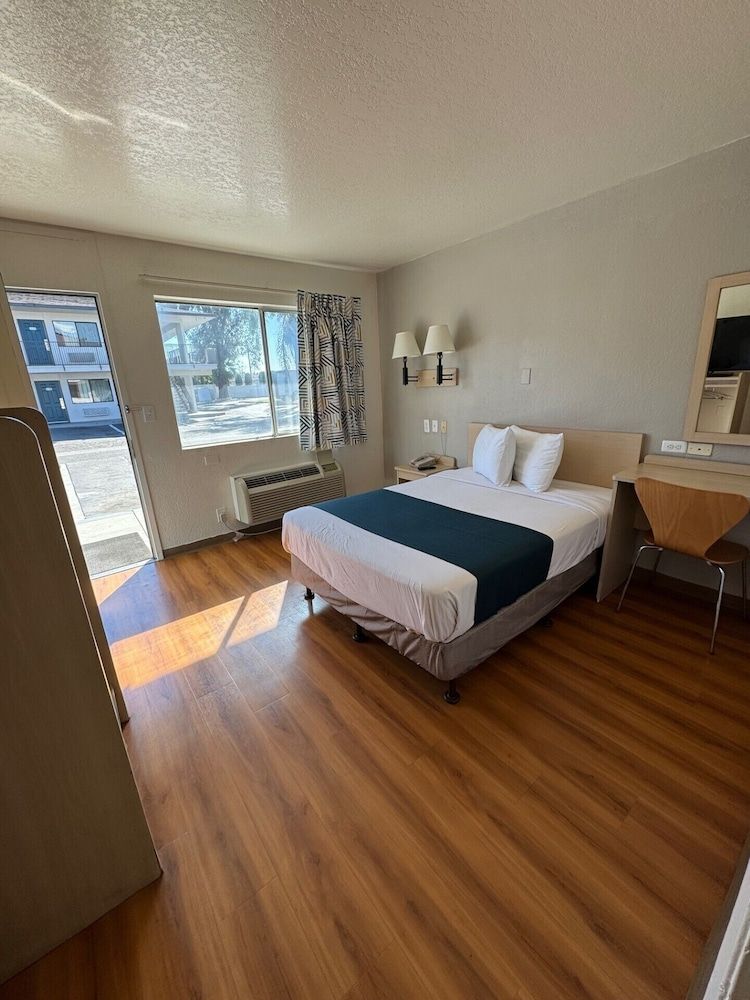 Motel 6 Stanton, CA - Anaheim West Standard Room, 1 Double Bed, Accessible, Non Smoking