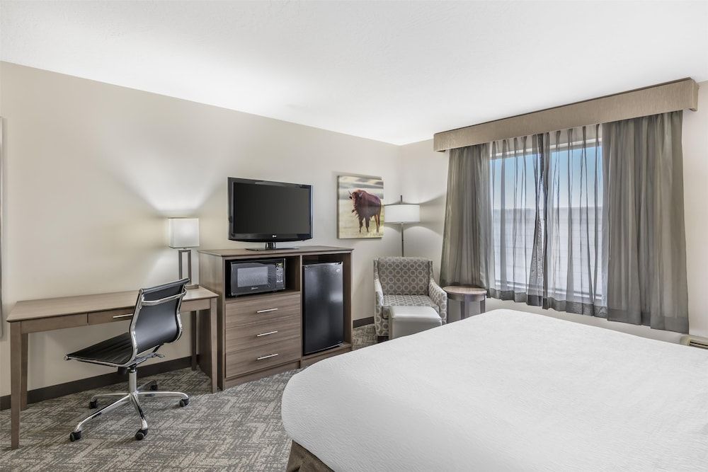 Best Western Plus Great Northern Inn Standard Room, 1 King Bed, Refrigerator & Microwave 2