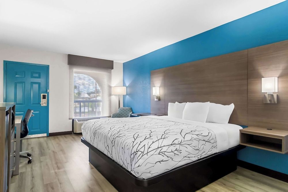 Best Western Starke Standard Room, 1 King Bed, Non Smoking, Refrigerator & Microwave (Shower Only) 2