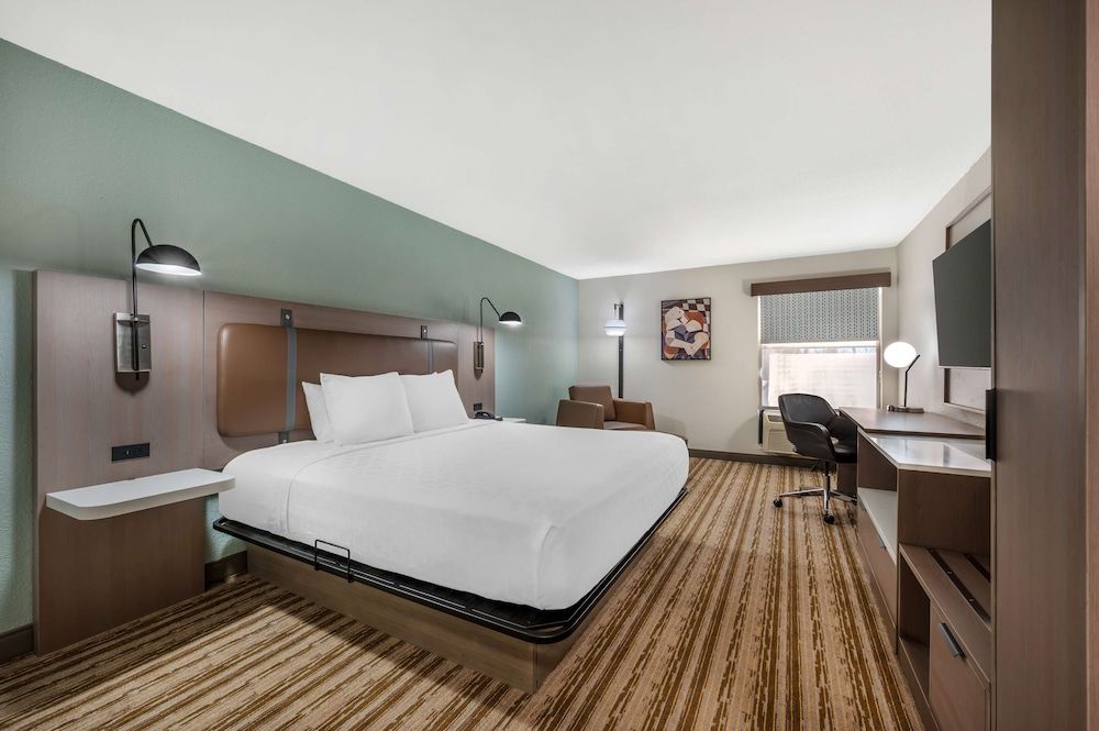 Standard Room, 1 King Bed, Non Smoking, Refrigerator & Microwave