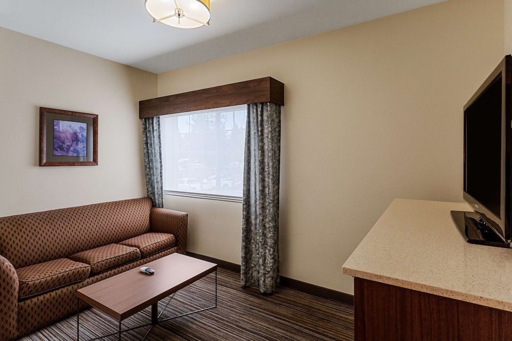 Suite, 2 Queen Beds, Non Smoking, Refrigerator & Microwave (Larger Room;with Sofabed)