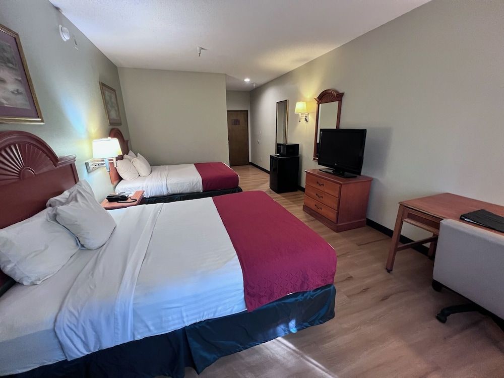 Americas Best Value Inn Wiggins Room, 2 Queen Beds, Non Smoking 3