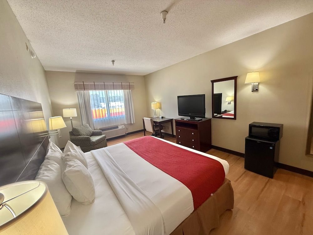 Americas Best Value Inn Wiggins Room, 1 King Bed, Non Smoking 10