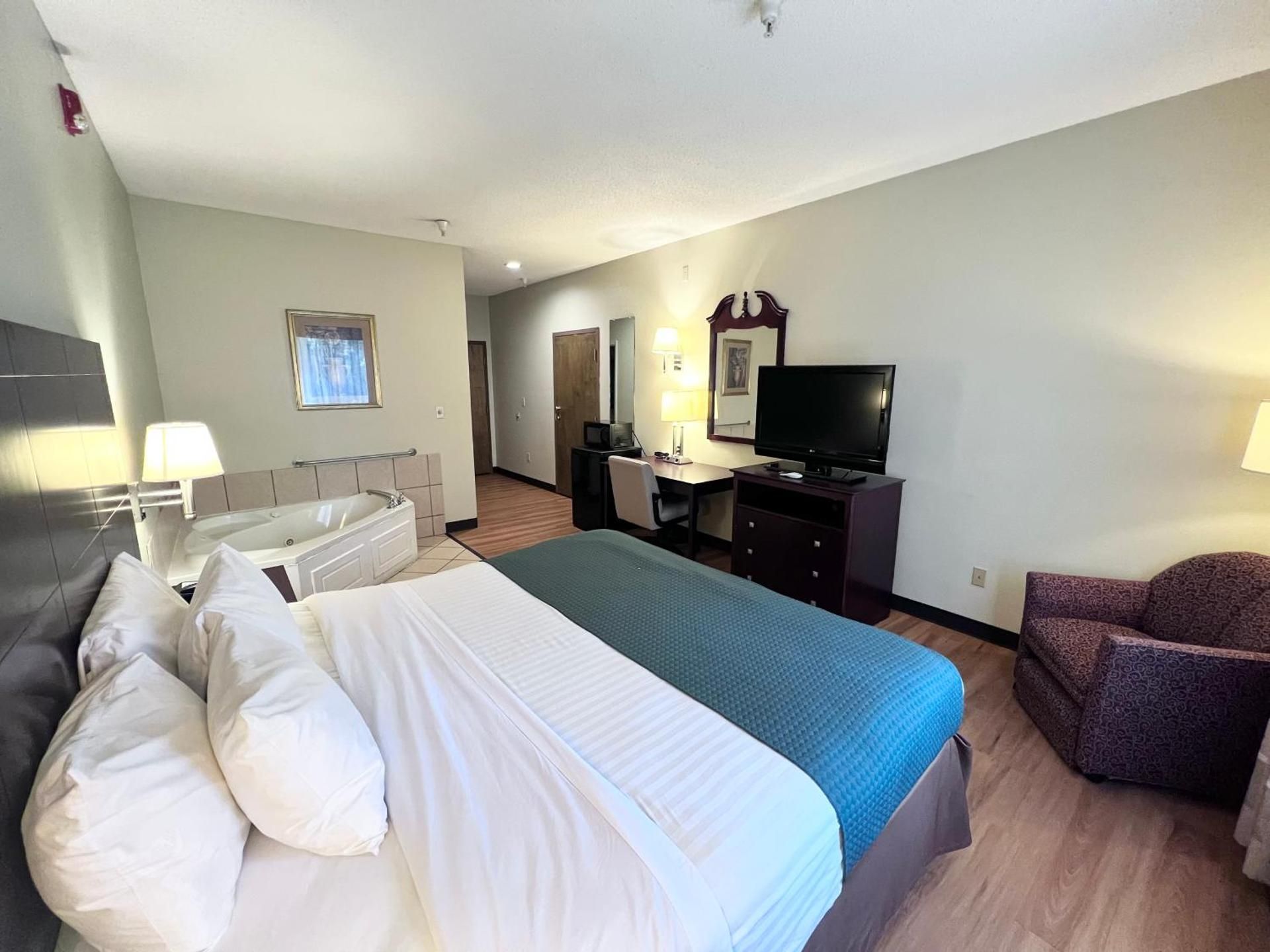Americas Best Value Inn Wiggins Accessible King Bed 11