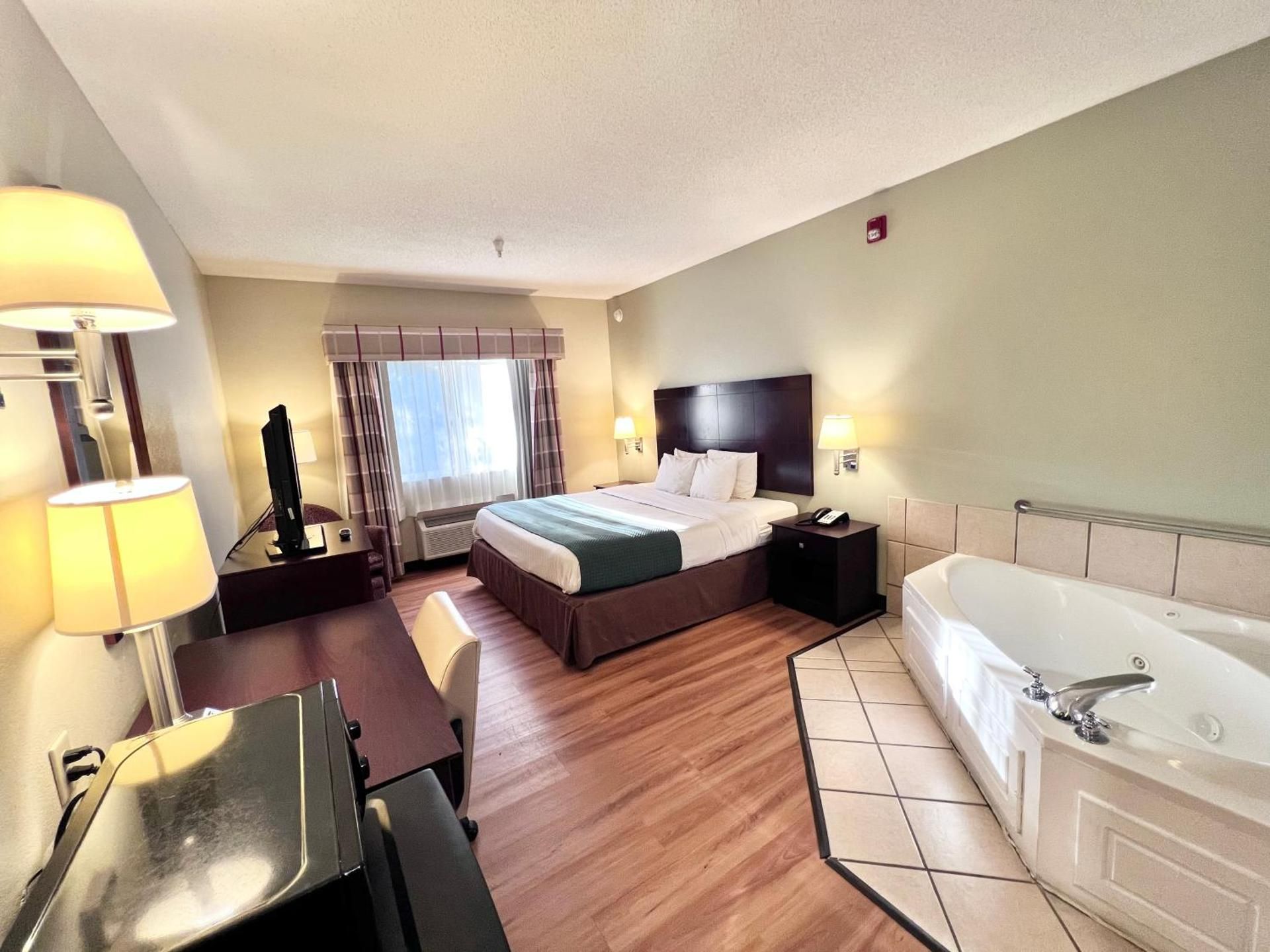 Americas Best Value Inn Wiggins Accessible King Bed 9
