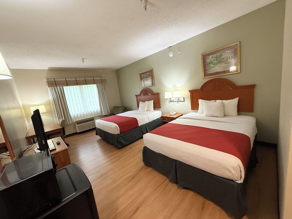 Americas Best Value Inn Wiggins Room, 2 Queen Beds, Non Smoking 3