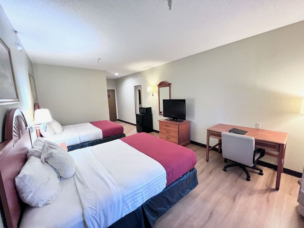 Americas Best Value Inn Wiggins Room, 2 Queen Beds, Non Smoking 7