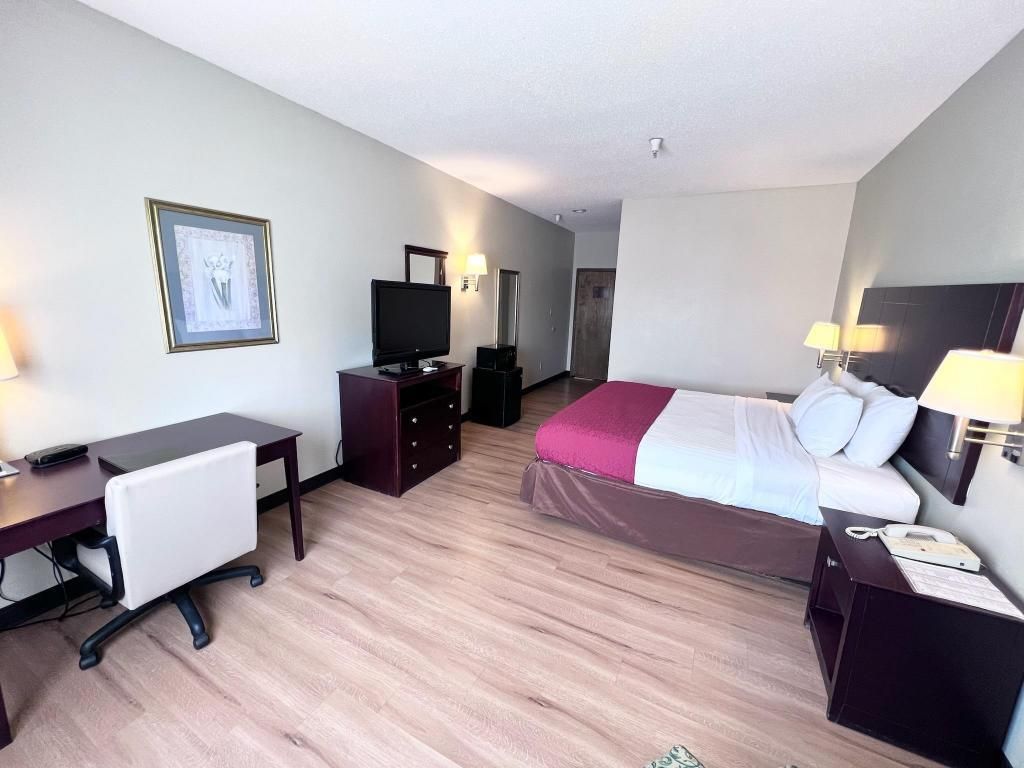 Americas Best Value Inn Wiggins Accessible King Bed