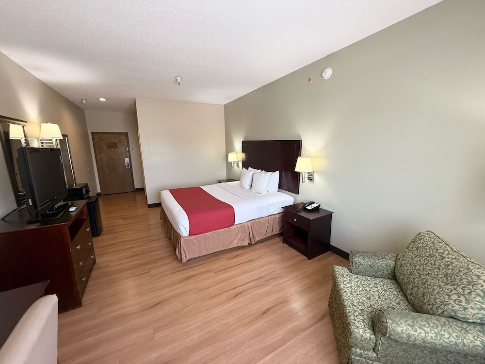 Americas Best Value Inn Wiggins Room, 1 King Bed, Non Smoking 7