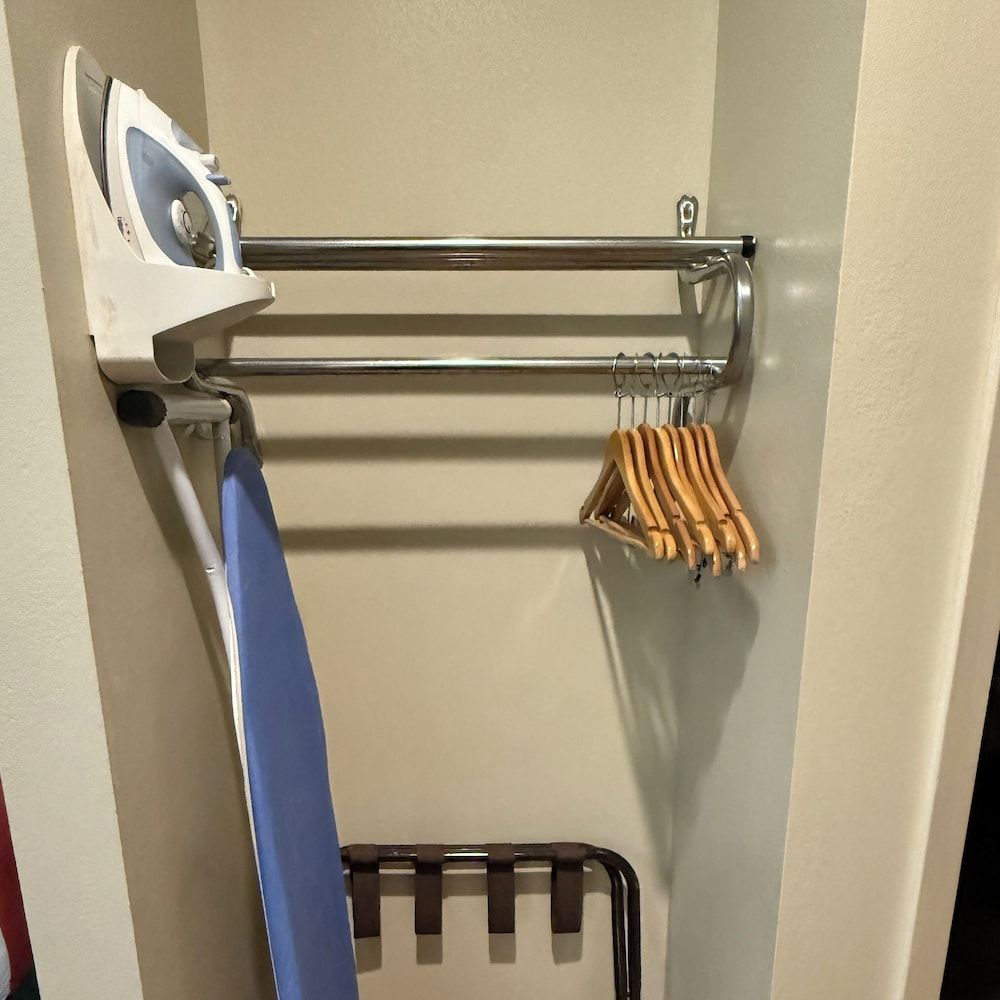 Americas Best Value Inn Wiggins Room, 1 King Bed, Non Smoking, Jetted Tub 6