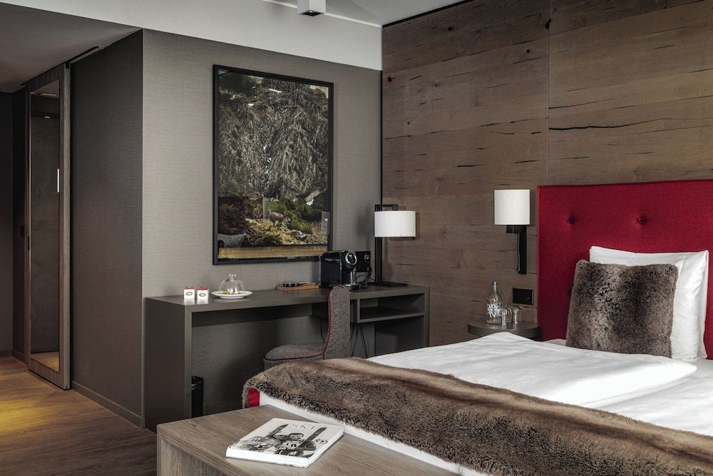 AMERON Davos Swiss Mountain Resort Junior Suite, Mountain View 9
