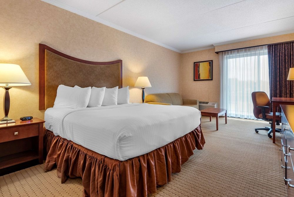 Standard Room, 1 Queen Bed, Refrigerator, River View (with Sofabed)