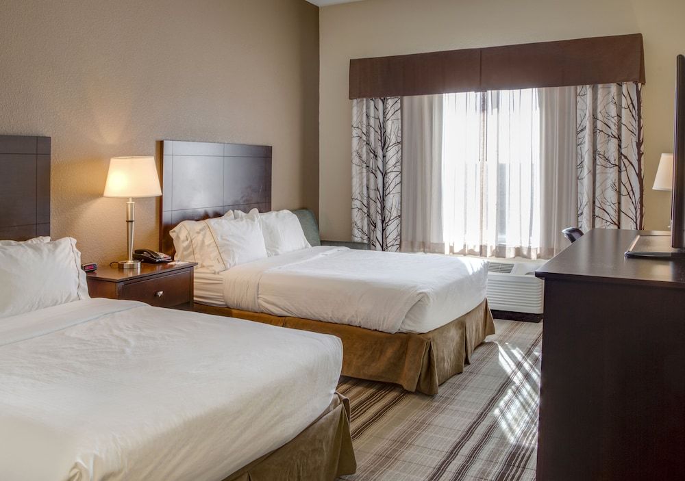 Suite, 2 Queen Beds (Living Area)