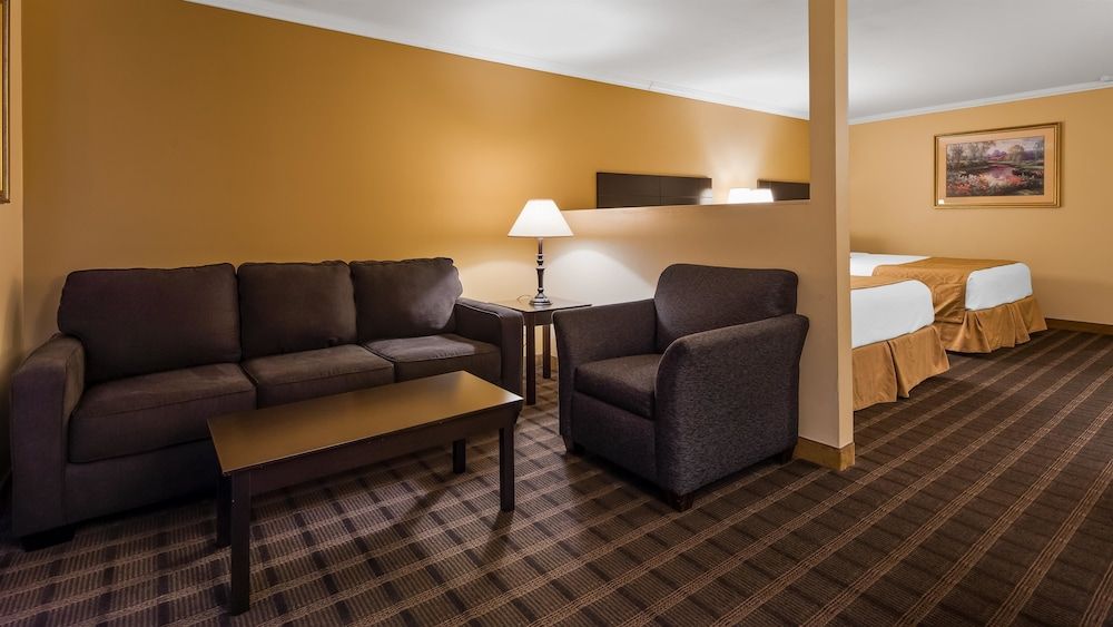 Suite, 1 King Bed, Non Smoking, Refrigerator & Microwave (with Sofabed)