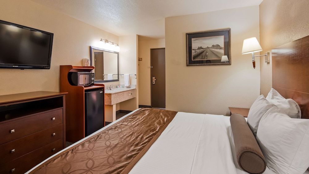 Best Western Desert Oasis Standard Room, 1 King Bed, Non Smoking, Refrigerator & Microwave 2