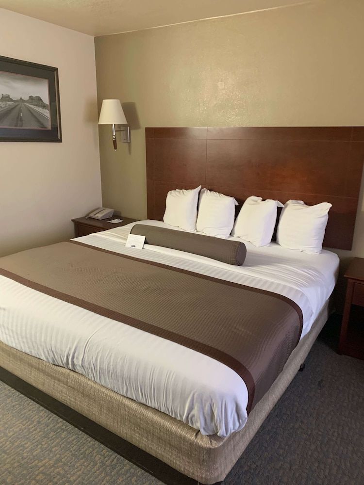 Best Western Desert Oasis Standard Room, 1 King Bed, Non Smoking, Refrigerator & Microwave 3