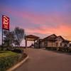 Red Roof Inn & Suites Sulphur Springs