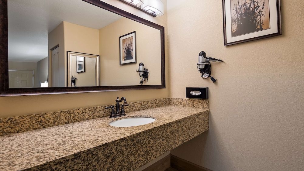 Best Western Apricot Inn Standard Room, 1 King Bed, Non Smoking, Refrigerator & Microwave 5