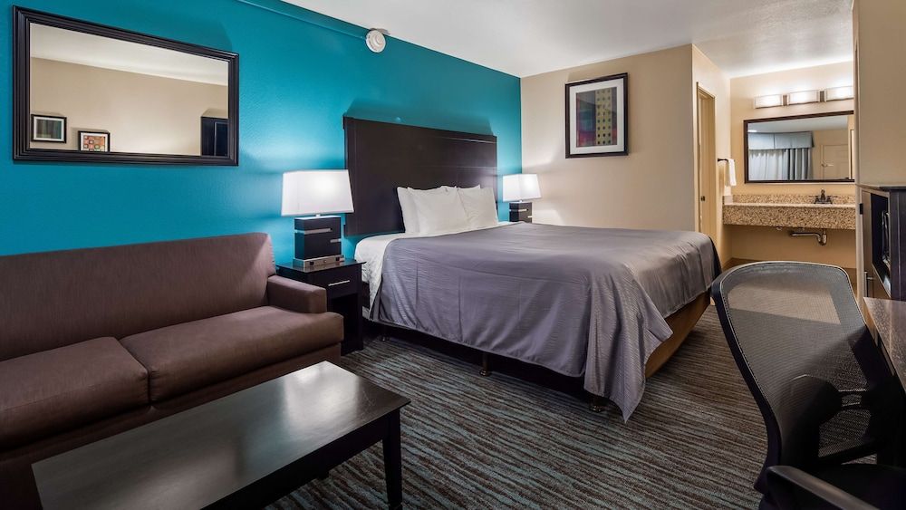 Best Western Apricot Inn Standard Room, 1 King Bed, Non Smoking, Refrigerator & Microwave 3