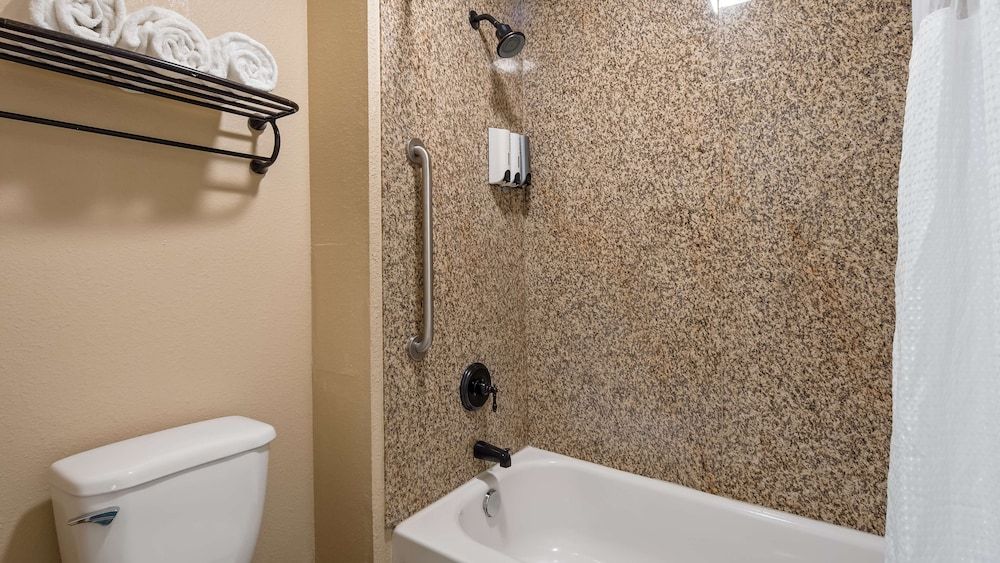 Best Western Apricot Inn Standard Room, 1 King Bed, Non Smoking, Refrigerator & Microwave 6