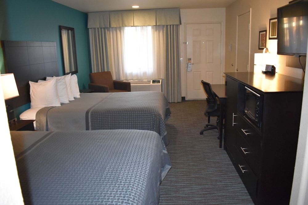 Best Western Apricot Inn Standard Room, 2 Queen Beds, Non Smoking, Refrigerator & Microwave 2