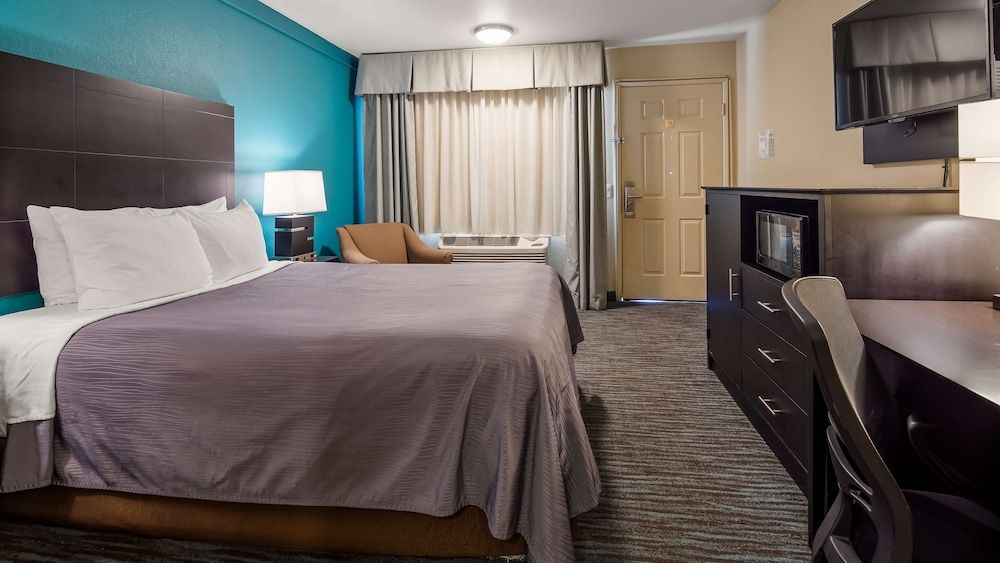 Best Western Apricot Inn Standard Room, 1 King Bed, Non Smoking, Refrigerator & Microwave 2