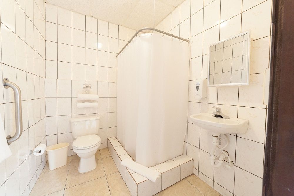 Hotel Colonial Triple Room 4