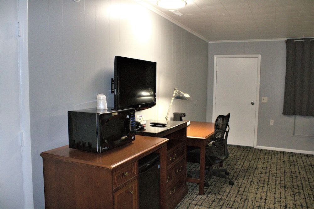 Campbell's Motel Deluxe Double Room 5