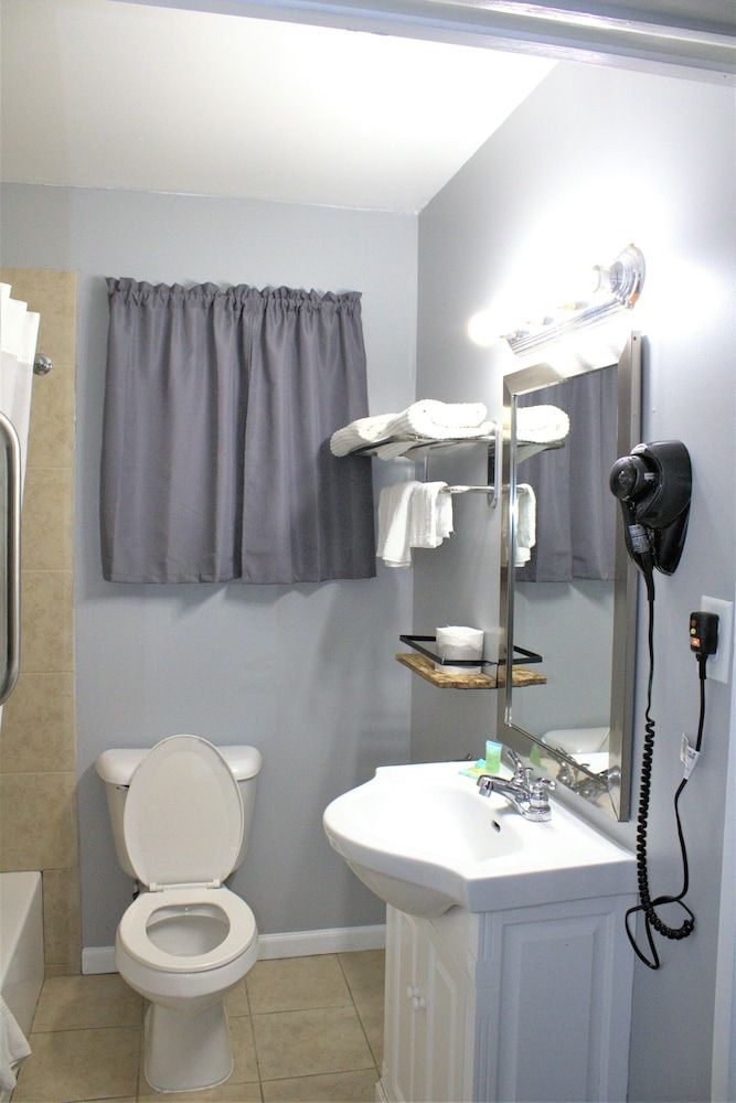 Campbell's Motel Deluxe Double Room 4