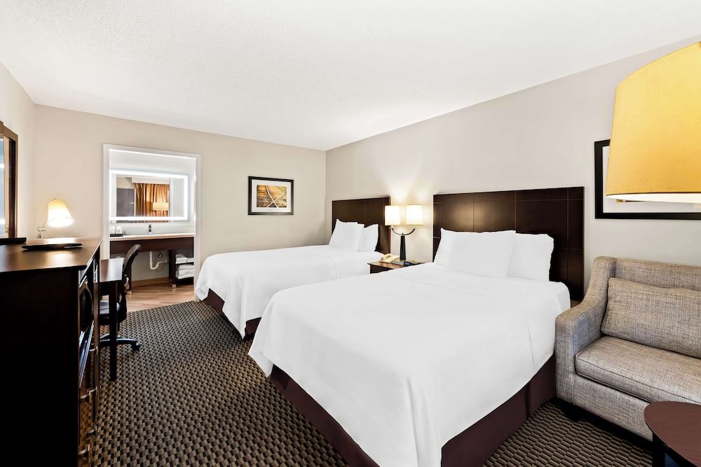 Best Western State Fair Inn Standard Room, 2 Double Beds, Non Smoking, Refrigerator & Microwave (Pet Friendly) 2