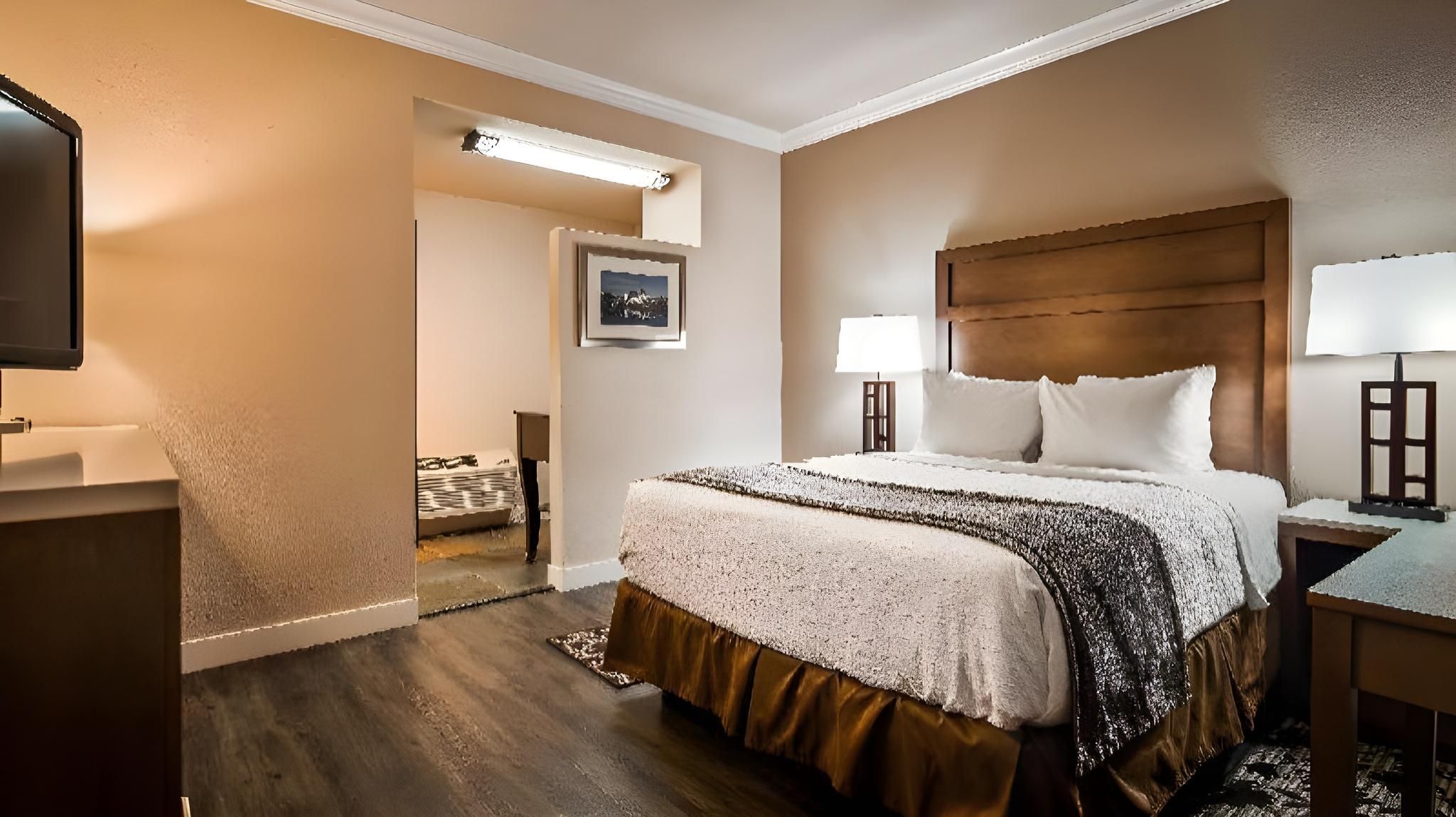 Accessibility - 1 King Bed, Bathtub, Nonsmoking