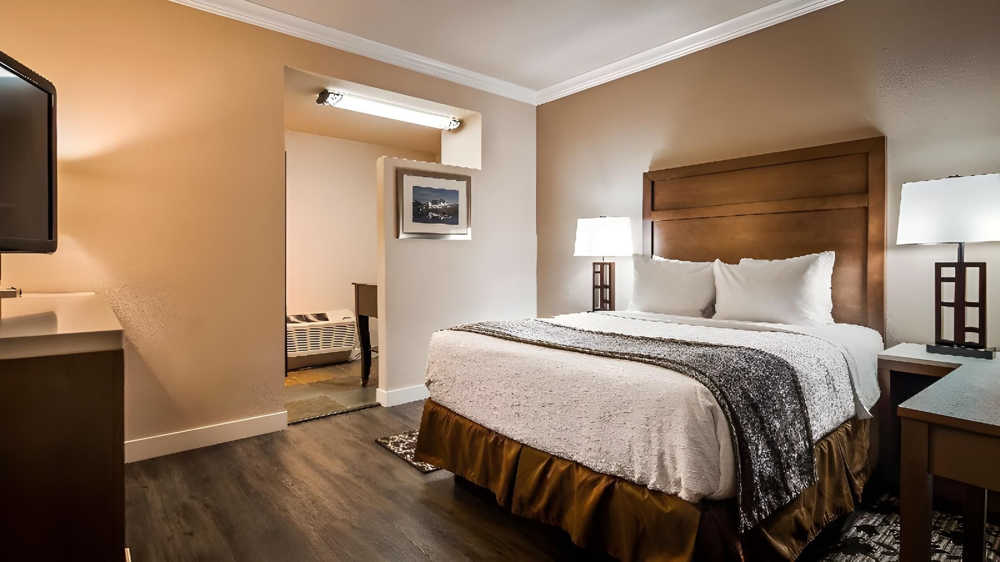 1 King Bed, Nonsmoking