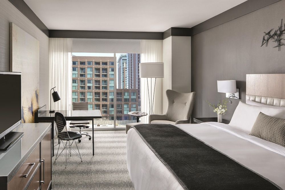 Loews Chicago Hotel Superior Room, 1 King Bed