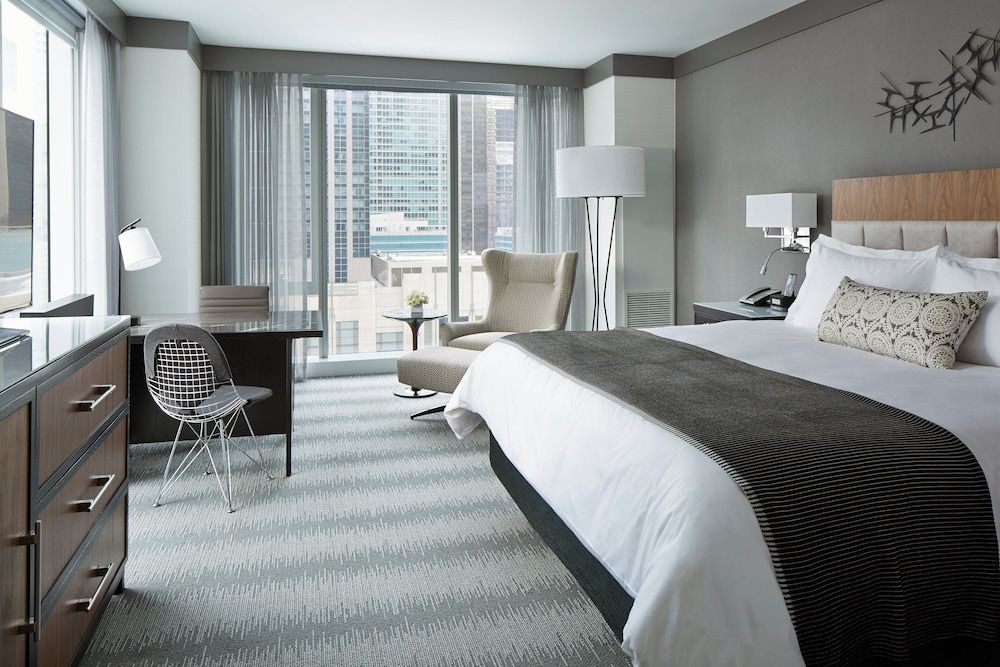 Loews Chicago Hotel Superior Room, 1 King Bed 2
