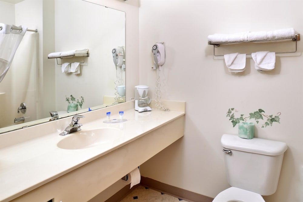 Americas Best Value Inn & Suites Spring Valley Room, 2 Queen Beds, Non Smoking 4