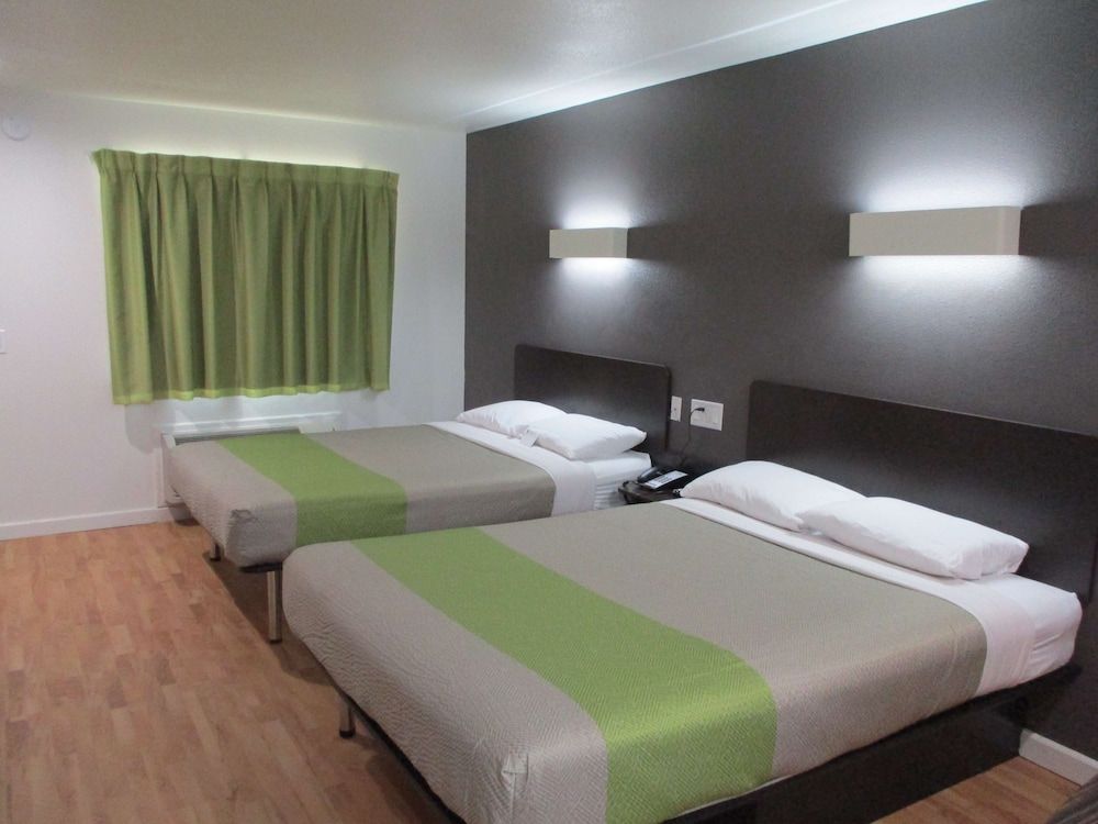 Deluxe Room, 2 Queen Beds, Smoking, Kitchenette
