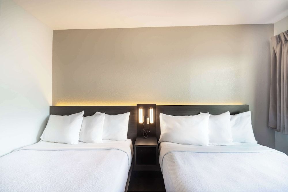 Motel 6 Del Rio, TX Standard Room, 2 Double Beds, Non Smoking 4